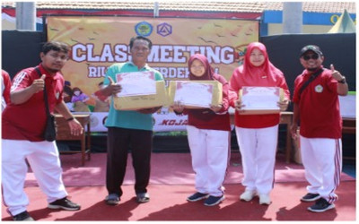 HARI TERAKHIR CLASSMEETING DI SMKN 3 PROBOLINGGO DITUTUP DENGAN JALAN SEHAT
