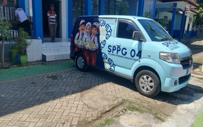 PEMBAGIAN MAKANAN BERGIZI GRATIS (MBG) DI SMK NEGERI 3 PROBOLINGGO