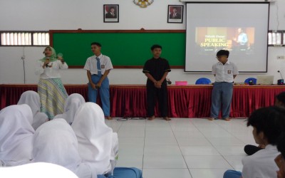 PELATIHAN PUBLIC SPEAKING KELAS XI TINGKATKAN KEPERCAYAAN DIRI SISWA SMKN 3 PROBOLINGGO